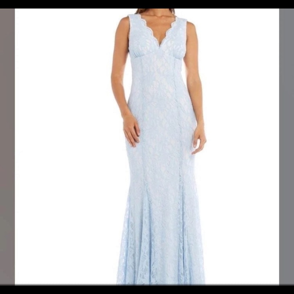 MORGAN & CO - Scalloped Lace V-Neck Sheath Gown